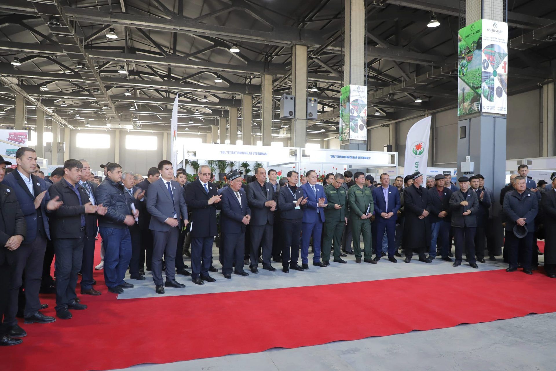 SOF Expo yopiq pavilionida koʻrgazma ochilish marosimi: mehmonlar va brend bannerlari